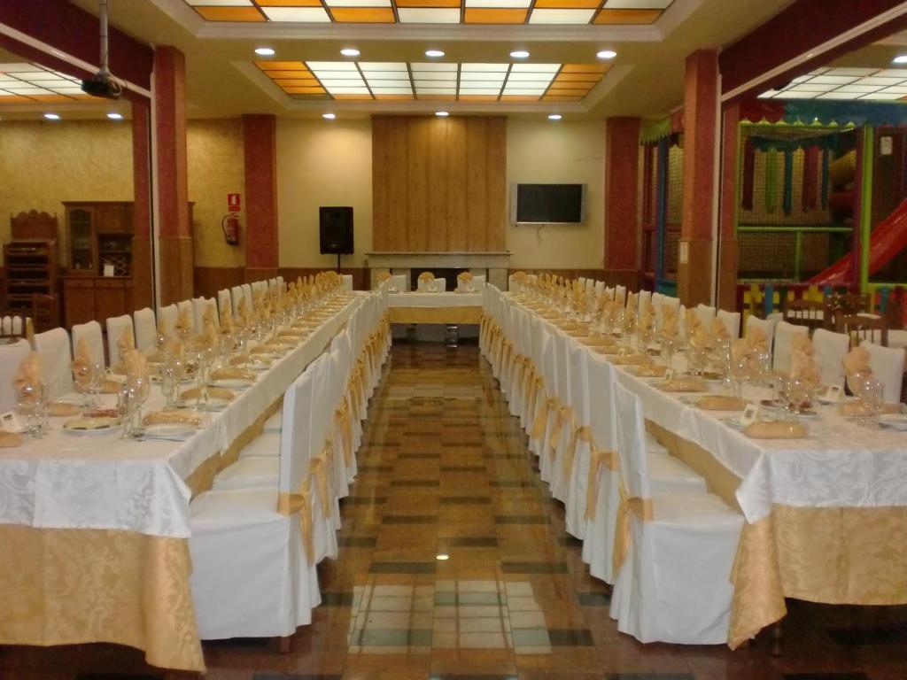Hotel Los Chiles Вильянуэва-дель-Арсобиспо Ресторан фото