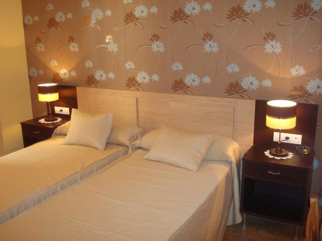 Hotel Los Chiles Вильянуэва-дель-Арсобиспо Номер фото